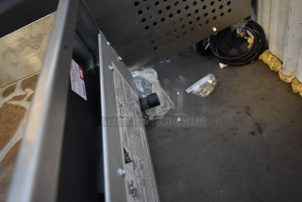 BRAND NEW SCRATCH AND DENT! 2021 Avantco 177CAG48TG Stainless Steel Commercial Countertop Natural Gas Powered Flat Top Griddle w/ Thermostatic Controls.  - Image 7 of 8