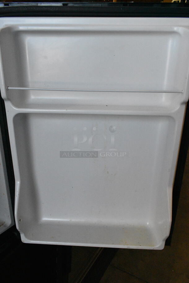 Haier HC27SF10RB Metal Mini Cooler. 115 Volts, 1 Phase. Tested and Does Not Power On - Image 4 of 5