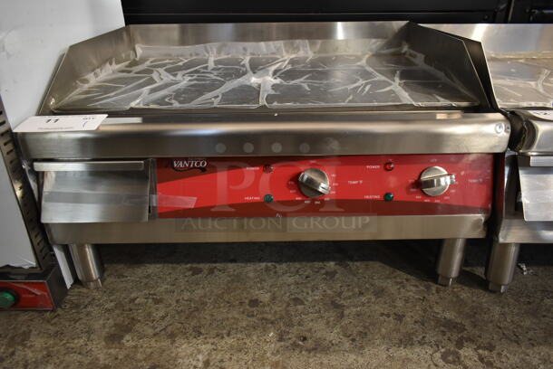BRAND NEW SCRATCH AND DENT! Avantco 177EG24N Stainless Steel Commercial Countertop Electric Powered Flat Top Griddle. 208/240 Volts, 1 Phase. - Image 3 of 5