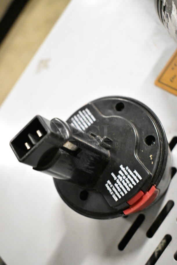 Waring Battery Powered Immersion Blender. Cannot Test - Battery Is Dead - Image 9 of 10