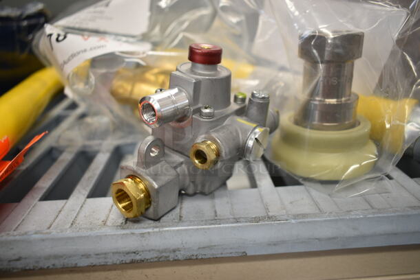 4 BRAND NEW SCRATCH AND DENT! Items Including HP0092215900 Vulcan 00-922159-0000A Safety Valve, HP0041879100 Vulcan 00-418791-000G1 Quick Disconnect, HP0043596800 Vulcan 00-435968-00001 1/2" Solenoid Valve, Dormont Gas Hose. 4 Times your Bid!  - Image 3 of 12