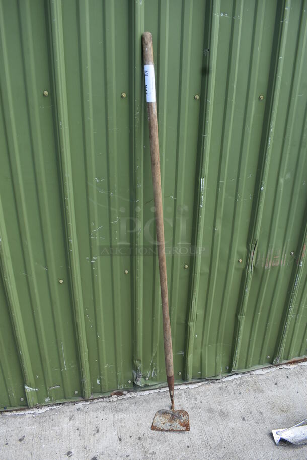 Hoe. - Image 1 of 2