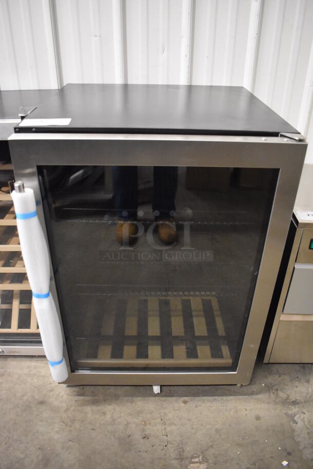 BRAND NEW SCRATCH AND DENT! Avanti BCF54S3S Metal Commercial Mini Cooler Merchandiser. 115 Volts, 1 Phase. 23.5x23.5x33. Tested and Working!