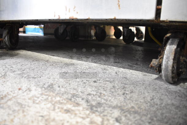 Southbend Stainless Steel Commercial Natural Gas Powered 6 Burner Range w/ Oven, Over Shelf and Back Splash on Commercial Casters.  - Image 4 of 9