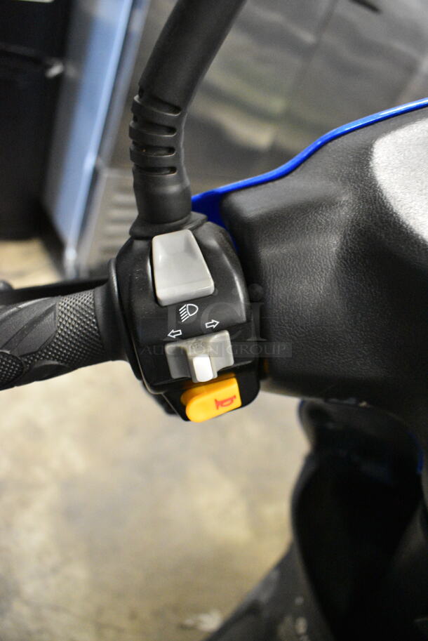 2023 Transpro PJAJC.049S4B Motorized Scooter. Does Not Have Key.  - Image 9 of 12