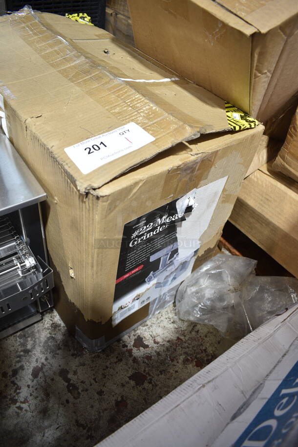 BRAND NEW SCRATCH AND DENT! Avantco 177MG22R Stainless Steel Commercial Countertop #22 Meat Grinder with Reverse Function. 110 Volts, 1 Phase. Tested and Working! - Image 2 of 4