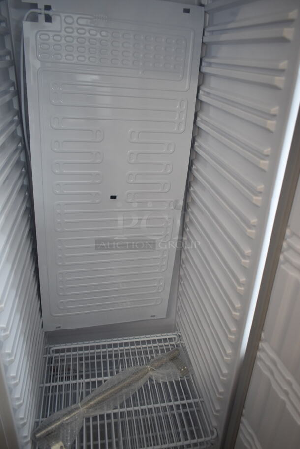 BRAND NEW SCRATCH AND DENT! KoolMore KM-RMD12WH Metal Commercial Single Door Reach In Cooler w/ Poly Coated Racks. 115 Volts, 1 Phase. Tested and Working! - Image 3 of 4