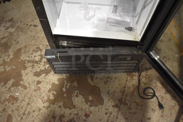 BRAND NEW SCRATCH AND DENT! KoolMore MDR-1GD-13C Metal Commercial Single Door Reach In Cooler Merchandiser w/ Poly Coated Racks on Commercial Casters. 115 Volts, 1 Phase. Tested and Working! - Image 6 of 9