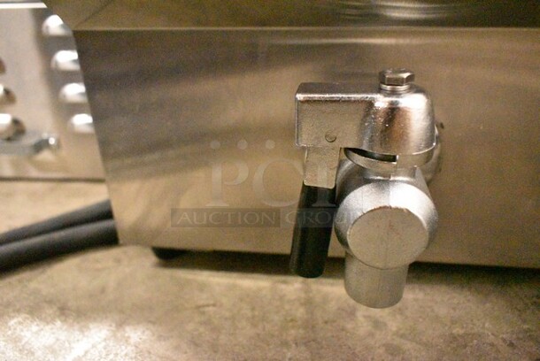 BRAND NEW SCRATCH AND DENT! 2023 Avantco 177F202 Stainless Steel Commercial Countertop Electric Powered 2 Bay Fryer w/ Lids and Metal Fry Baskets. 208-240 Volts, 1 Phase. - Image 4 of 8