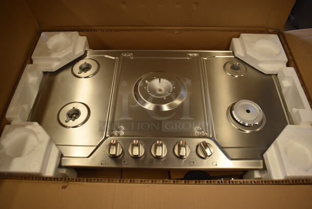 BRAND NEW SCRATCH AND DENT! Frigidaire Electrolux FCCG3627AS Stainless Steel Drop In 36" Gas Powered 5 Burner Cooktop Range. Stock Picture Used For Gallery Picture. - Image 5 of 10