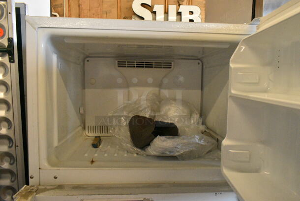 General Electric GE STS16ABSARWW Metal Cooler w/ Freezer. 115 Volts, 1 Phase. Tested and Working! - Image 3 of 7