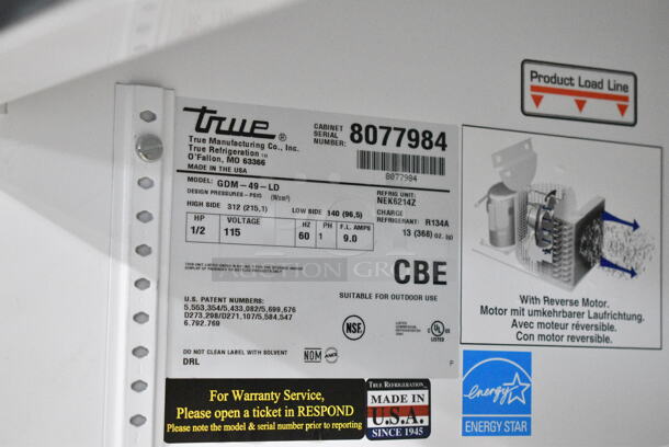 2015 True GDM-49-LD ENERGY STAR Metal Commercial 2 Door Reach In Cooler Merchandiser w/ Poly Coated Racks on Commercial Casters. 115 Volts, 1 Phase. Tested and Working! - Image 6 of 6