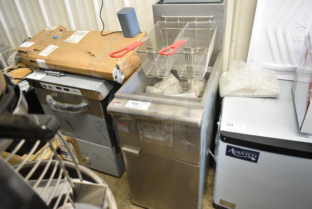 BRAND NEW SCRATCH AND DENT! Mainstreet 541FF50L Stainless Steel Commercial Floor Style Propane Gas Powered Deep Fat Fryer w/ 2 Metal Baskets. 120,000 BTU. - Image 2 of 11