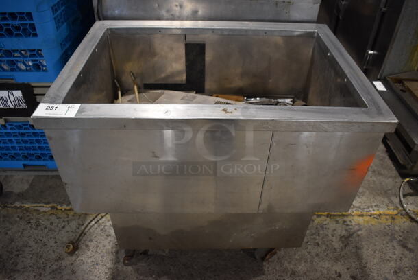 Davmor R-L on F-I Stainless Steel Commercial Cold Pan Drop In on Commercial Casters. 115 Volts, 1 Phase. 24.5x34.5x32. Tested and Does Not Power On