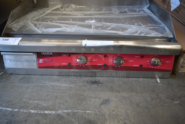 BRAND NEW SCRATCH AND DENT! Avantco 177EG30N Stainless Steel Commercial Countertop Electric Powered Flat Top Griddle. 208/240 Volts, 1 Phase.  - Image 3 of 4