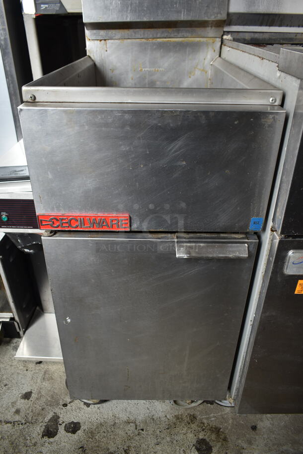 Cecilware FMS403HP Stainless Steel Commercial Floor Style Natural Gas Powered Deep Fat Fryer on Commercial Casters. 110,000 BTU. - Image 4 of 7