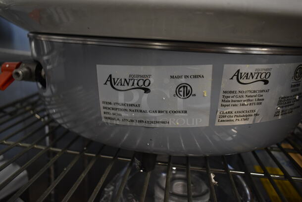 BRAND NEW SCRATCH AND DENT!  Avantco 177GRC110NAT Metal Commercial Countertop Natural Gas Powered Rice Cooker. 14,000 BTU.  - Image 4 of 5