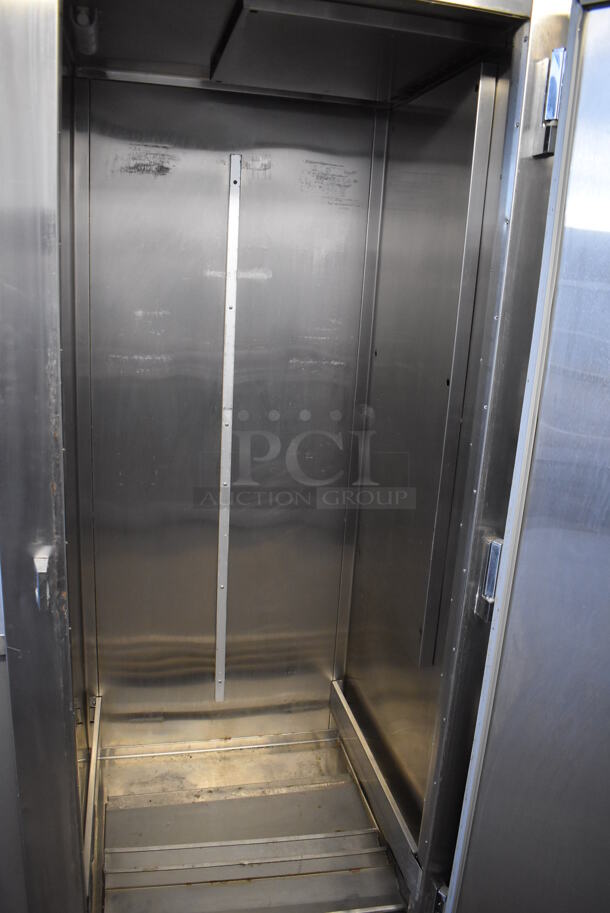 Traulsen RRI132HUT-FHS ENERGY STAR Stainless Steel Commercial Single Door Roll In Rack Proofer. 115 Volts, 1 Phase. 35.5x36x89. Tested and Powers On But Does Not Get Cold - Image 4 of 4