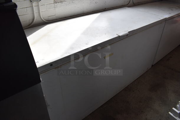 Frigidaire Metal Chest Freezer. 115 Volts, 1 Phase. Tested and Does Not Power On - Image 5 of 5