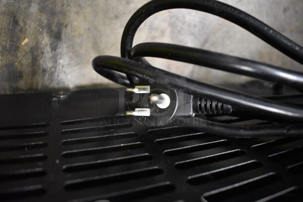 BRAND NEW SCRATCH AND DENT! Danby DIM32D1BSSPR Commercial Stainless Steel Electric Undercounter Ice Maker. 115V. Tested And Working!  - Image 8 of 8