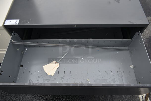 Gray Metal 2 Drawer Filing Cabinet. - Image 2 of 3