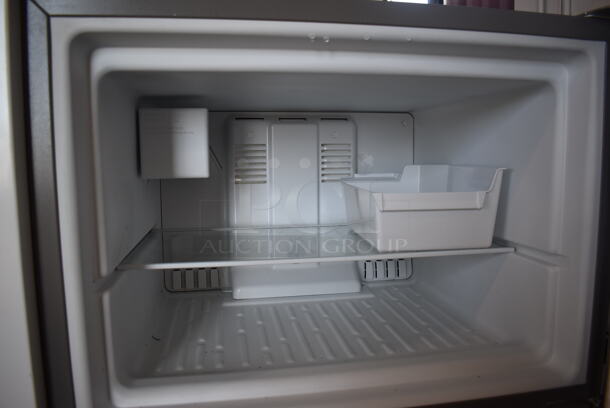 Whirlpool WRT519SZDM02 Metal Cooler Freezer Combo Unit. 115 Volts, 1 Phase. 30x32x67. Tested and Powers On But Does Not Get Cold - Image 4 of 9