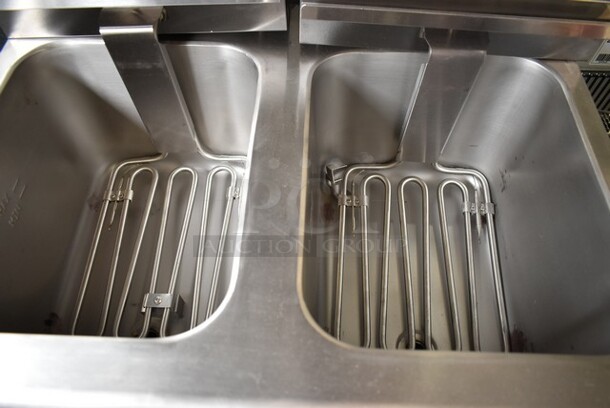 BRAND NEW SCRATCH AND DENT! 2023 Avantco F202 30 lb. Dual Tank Medium-Duty Electric Countertop Fryer. 208/240 Volts, 1 Phase.  - Image 6 of 7