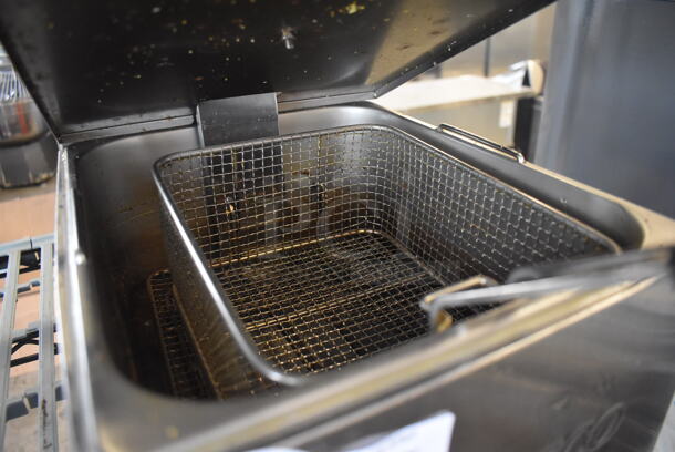 Avantco Stainless Steel Commercial Countertop Electric Powered Fryer w/ Metal Fry Basket and Lid. 11x16x13 - Image 5 of 6
