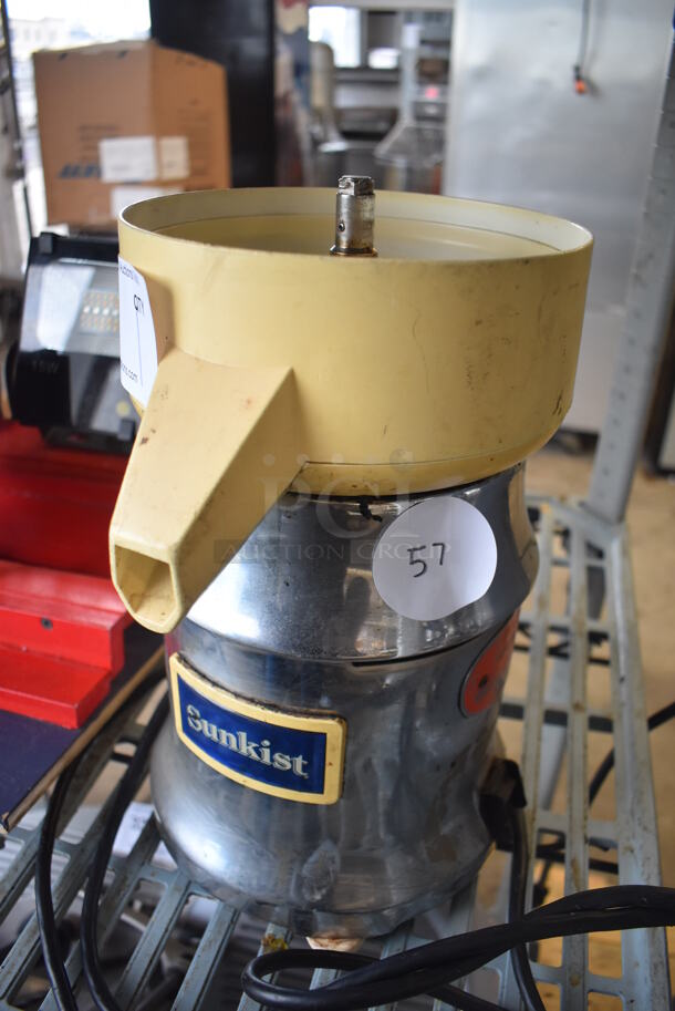 Sunkist 8-RA02 Stainless Steel Commercial Countertop Juicer. 115 Volts, 1 Phase. 8x11x13. Tested and Working! - Image 3 of 6