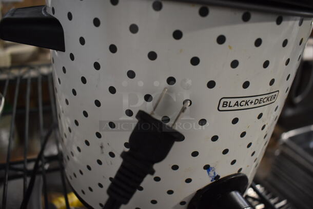 Black & Decker SC1004D Metal Countertop Slow Cooker. 120 Volts, 1 Phase. 11x11x10 - Image 4 of 5