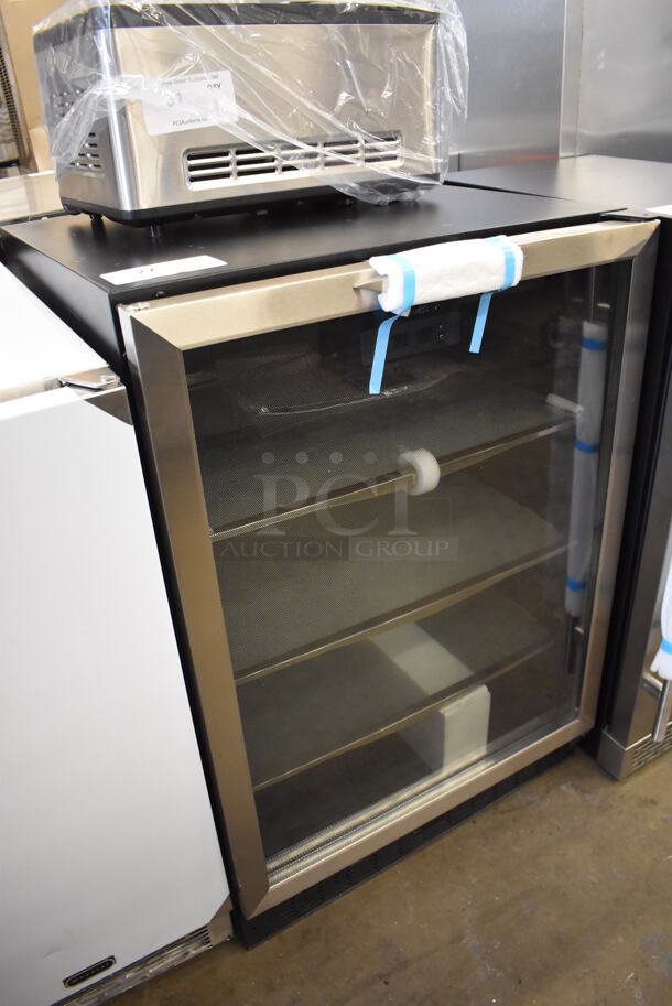 BRAND NEW SCRATCH AND DENT! Silhouette DBC514BLS Stainless Steel Mini Single Door Reach In Wine Chiller Cooler Merchandiser. 115 Volts, 1 Phase. 24x24x35. Tested and Working! - Image 3 of 9