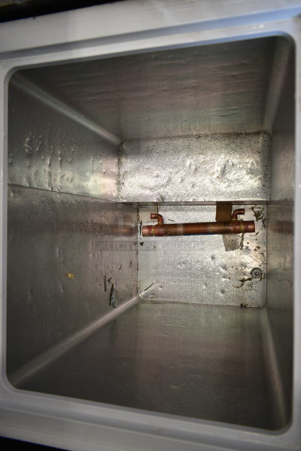 Hisense WFC050M6XWD Metal Chest Freezer w/ Hinge Lid. 115 Volts, 1 Phase. Tested and Working! - Image 2 of 3