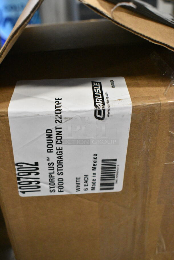 2 BRAND NEW SCRATCH AND DENT! Items Including 6 1097902 Carlisle 22 Qt. White Round Polyethylene Food Storage Container with Blue Graduations and 70 21460CWGLCL Cambro 60CWGL135 Camwear 1/6 Size Clear Polycarbonate GripLid. 2 Times Your Bid!  - Image 3 of 4