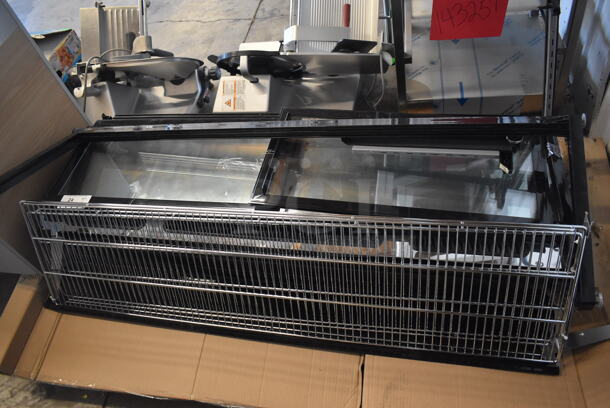 Avantco BCS-60-HC Black Refrigerated Square Countertop Bakery Display Case Merchandiser. For Parts. See Pictures for Damage - Image 5 of 6