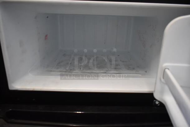 Galanz GLR31TS1E02 Mini Cooler Freezer. 120 Volts, 1 Phase. Tested and Powers On But Does Not Get Cold
 - Image 2 of 5