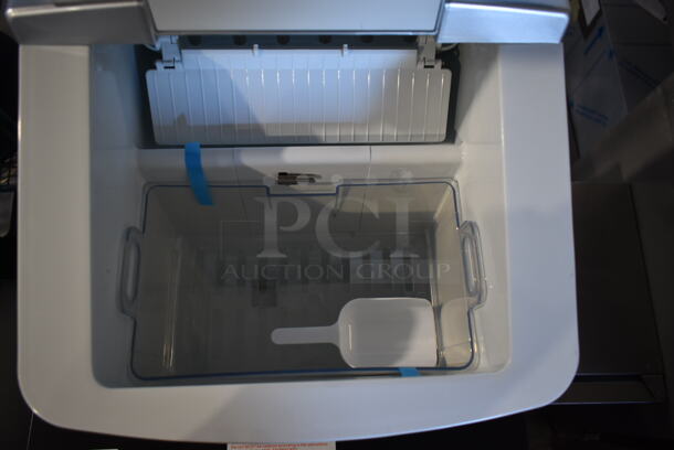 BRAND NEW SCRATCH AND DENT! Whynter IMC-490SS Portable 49lb Freestanding Stainless Steel Ice Maker. 115 Volts, 1 Phase. Tested and Working! - Image 4 of 6