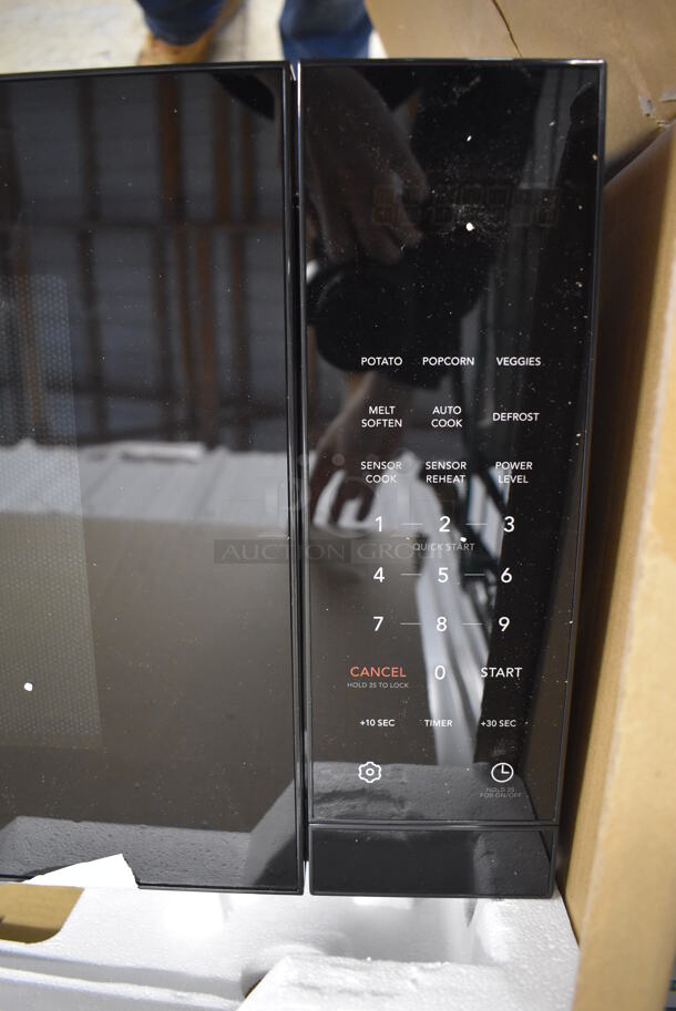 BRAND NEW SCRATCH AND DENT! 2021 TM162A-POHDOO 2FP Black Metal Over the Range Microwave.  - Image 7 of 7