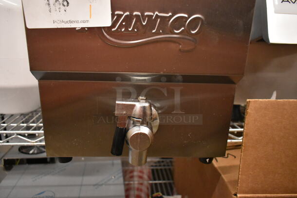 BRAND NEW SCRATCH AND DENT! Avantco 177F200 Stainless Steel 15 lb. Medium-Duty Electric Countertop Fryer w/ Metal Fry Basket and Lid. 208-240 Volts, 1 Phase.  - Image 5 of 6