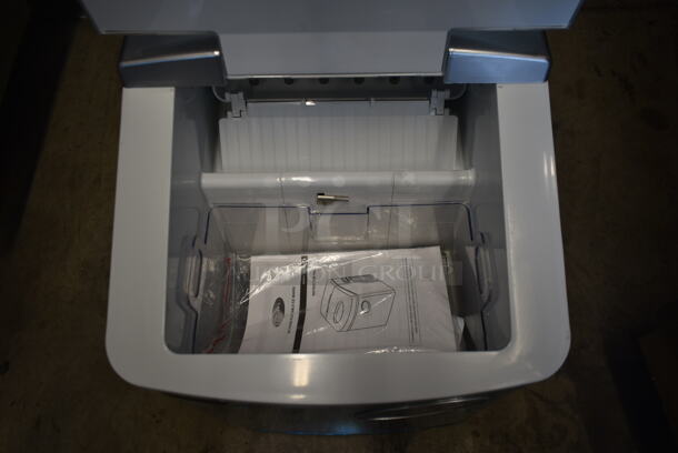 BRAND NEW SCRATCH AND DENT! Whynter IMC-490SS  Portable 49lb Freestanding Stainless Steel Ice Maker. 115 Volts, 1 Phase. Tested and Working! - Image 5 of 9