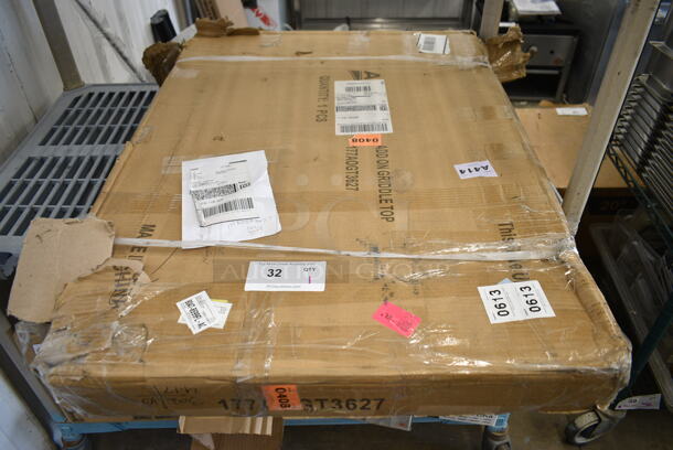 BRAND NEW SCRATCH AND DENT! Avantco 177AOGT3627 35 7/8" x 27" x 4" Add-On 6 Burner Griddle Top - Image 2 of 4