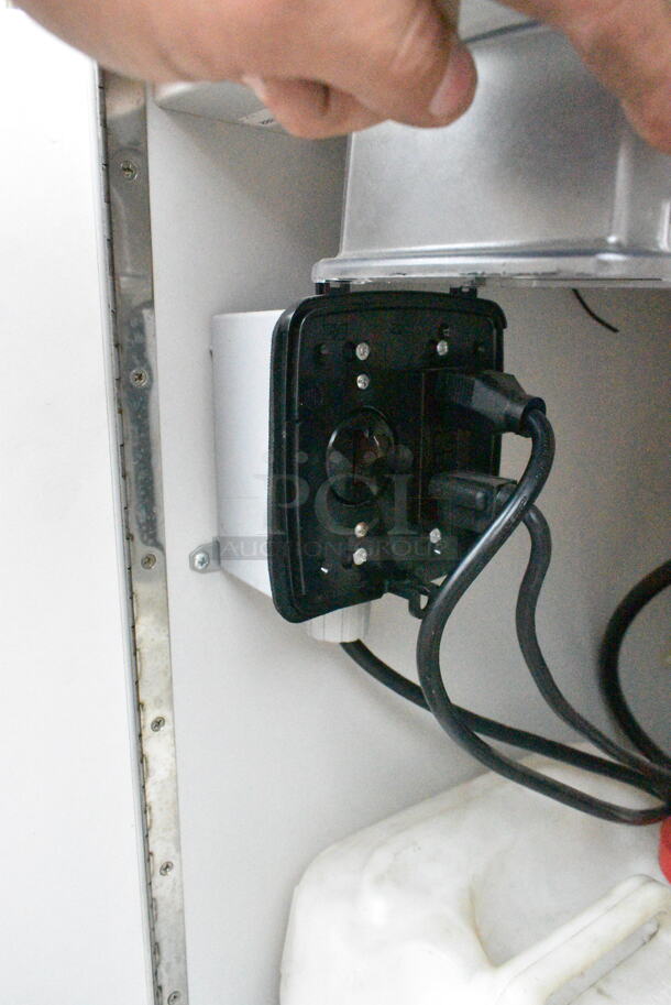 Commercial Portable Sink on Commercial Casters w/ Instant Flow SR-15L/120 Water Heater. 120 Volts, 1 Phase. Bay 12x10.5x6 - Image 7 of 12