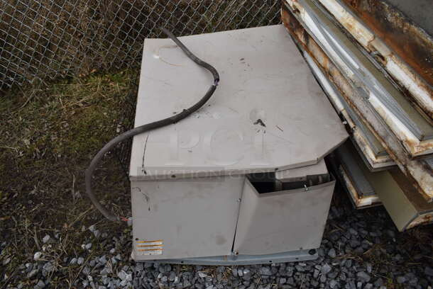 US Cooler 8'x12'x8'  Walk In Cooler Box w/ Copeland CR18K6-TF5-875 Compressor and Condensing Fan. 208/240 Volts, 3 Phase. Picture of the Unit Before Removal Is Included In the Listing. - Image 4 of 10