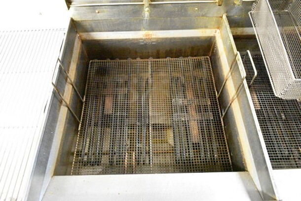 Giles EOF-24 Stainless Steel Commercial Electric Powered 3 Bay Fryer w/ Dumping Station on Commercial Casters. 480 Volts, 3 Phase. - Image 5 of 12