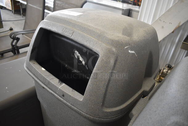 Toter Gray Poly Trash Can Shell w/ Lid. 25x25x43 - Image 3 of 4