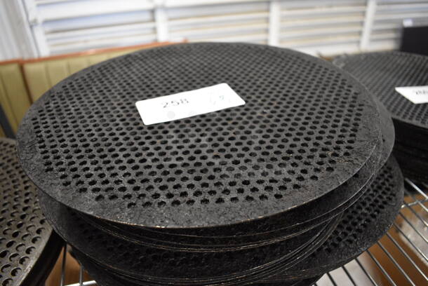 63 Metal Round Perforated Pizza Baking Pans. 14x14. 63 Times Your Bid!