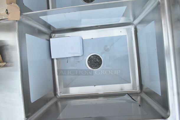 BRAND NEW SCRATCH AND DENT! Regency 600DDTS384RT 16-Gauge 7' Soiled / Dirty Dish Table with 3-Compartment Sink - 16" x 20" x 14" Bowls - Right Drainboard. No Legs.  - Image 6 of 10