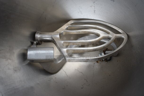 Model 30SSAT Stainless Steel Commercial 30 Quart Mixing Bowl w/ Paddle and Dough Hook Attachments. 20x15.5x13.5 - Image 4 of 5