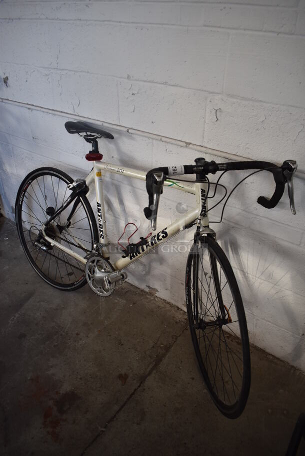 Anteres 201 White Metal Road Bicycle. 18x65x39 - Image 2 of 6