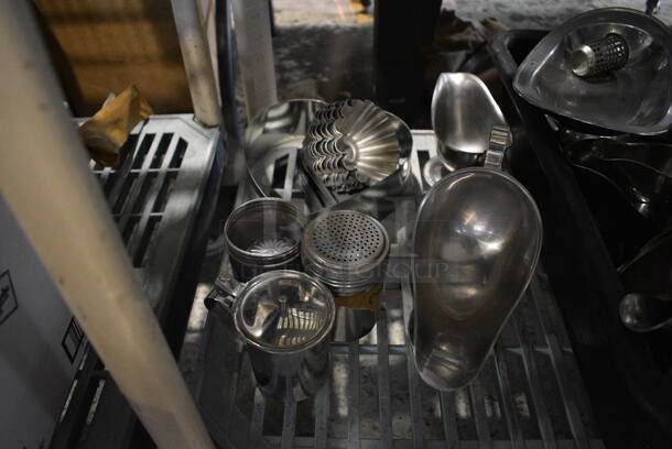 ALL ONE MONEY! Tier Lot of Various Metal Items Including Pitchers and Gravy Boats - Image 3 of 5