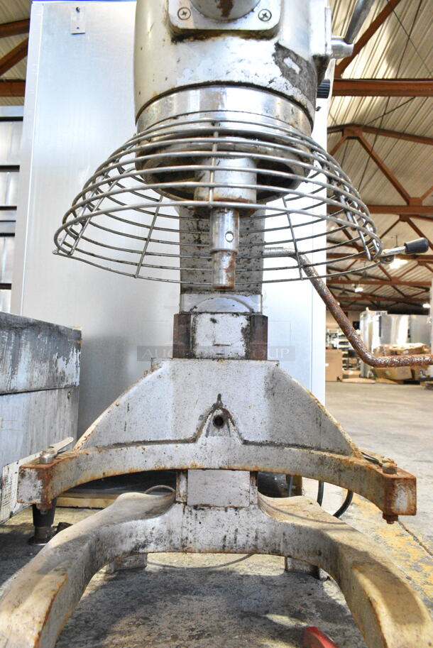 Omcan SP200AT Metal Commercial Countertop 20 Quart Planetary Dough Mixer w/ Bowl Guard. 110 Volts, 1 Phase. Tested and Does Not Power On - Image 5 of 6